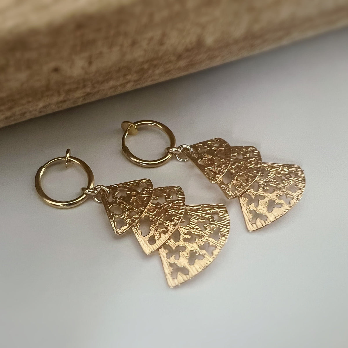 2 IN 1, Fan. CLIPS creole earrings, Dangling. Three fans. Modern ear clips.