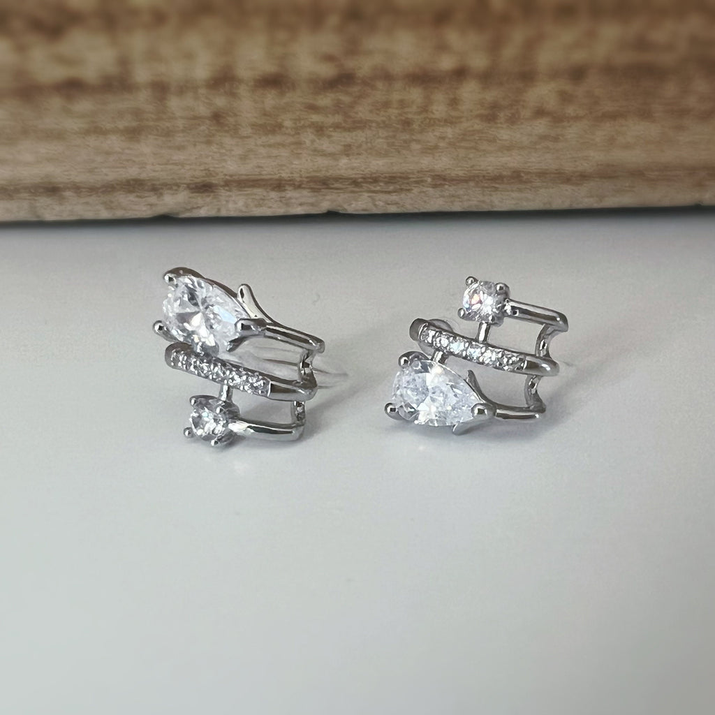 Boucles d'oreilles Clips invisible argent, triple demi-cercle Mini zircon goutte d'eau, Clips d'oreilles. Bijoux quotidien. Prêt à offrir.