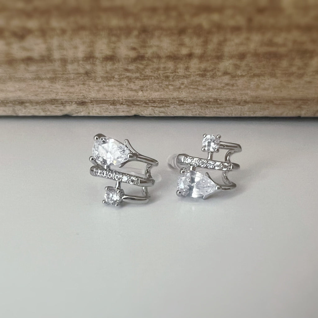 Boucles d'oreilles Clips invisible argent, triple demi-cercle Mini zircon goutte d'eau, Clips d'oreilles. Bijoux quotidien. Prêt à offrir.