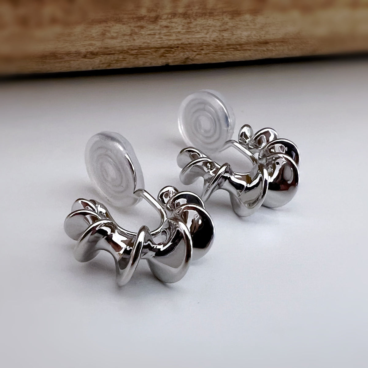 SANS DOULEUR ! Boucles d'oreilles CLIPS U spirale Petit cercle torsadé couleur Or / Argent. Clips d'oreilles confortable Boucles Délicates