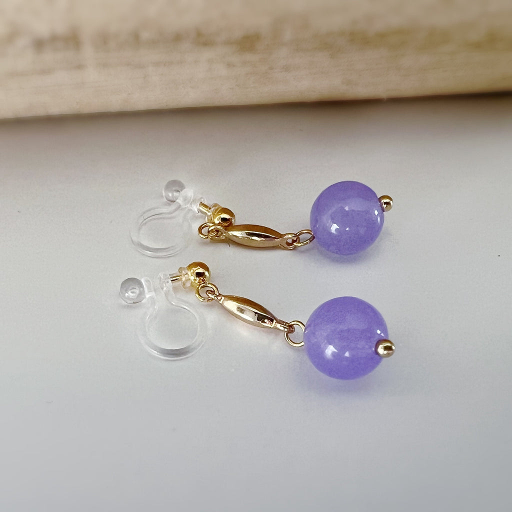 Boucles d'oreilles CLIPS INVISIBLES pendantes Or, petit barre, Perle couleur Violet Claire/ Violet foncé. Confortable. Prêt à offrir