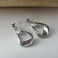 Boucles d'oreilles CLIPS résine invisible zircon rectangle, triangle irrégulier couleur argent. Clips d'oreilles confortable