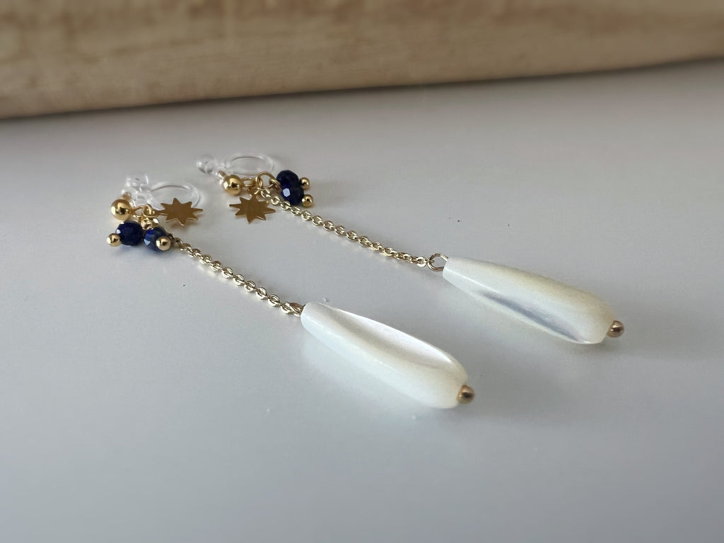 Longues Boucles d'oreilles Clips résine INVISIBLES, Perle Goutte d'eau Nacre blanche Mini perle facettes lapis-lazuli naturel, étoile or.