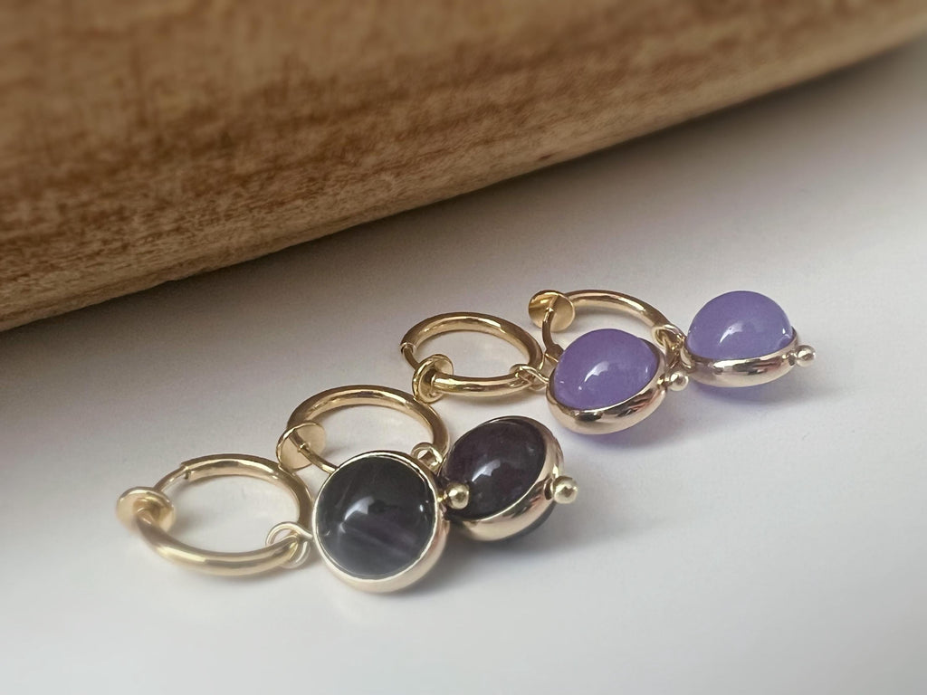 2-EN-1 Boucles d'oreilles CLIPS pendantes anneaux couleur Or perles améthyste violet foncé/ perle calcédoine violet claire Clips créole 13mm