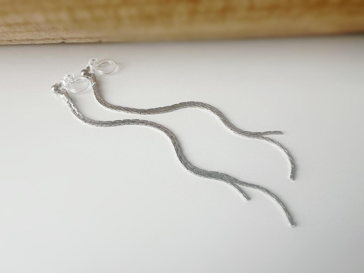 Longue Clips d'oreilles invisibles. Double chaîne or tassel. Boucles d'oreilles clips confortable pour oreilles non percées. Prêt à offrir.