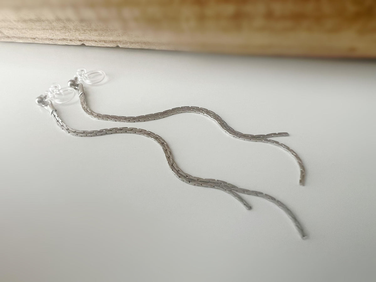 Longue Clips d'oreilles invisibles. Double chaîne or tassel. Boucles d'oreilles clips confortable pour oreilles non percées. Prêt à offrir.