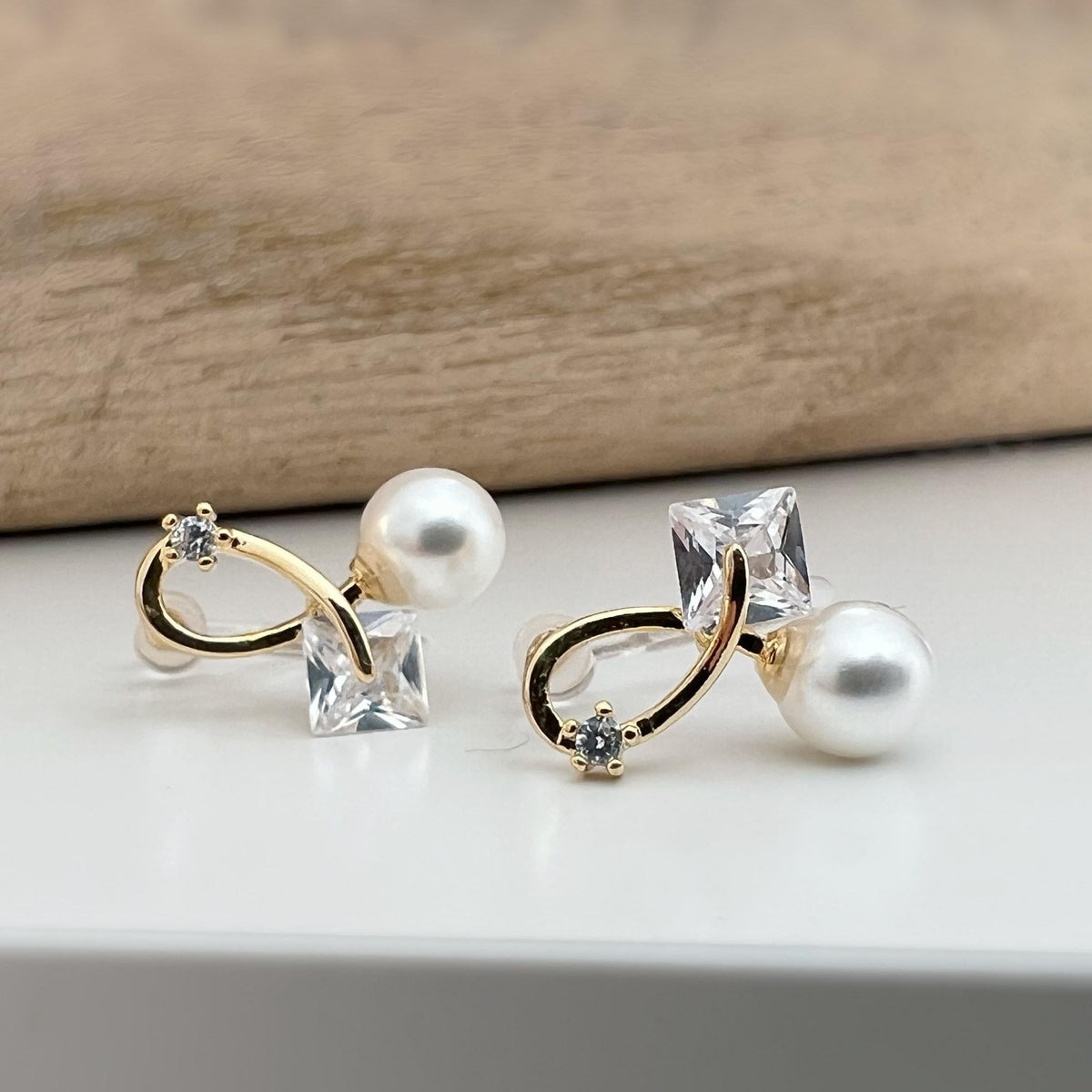 INVISIBLE gold square zircon ear clips, mini white pearl, delicate comfortable ear clips. Daily jewelry. Ready to gift.