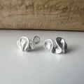 Boucles d'oreilles Clips INVISIBLES fleur de crème au beurre couleur Or / Argent, Clips d'oreilles confortable bijoux minimaliste quotidien.