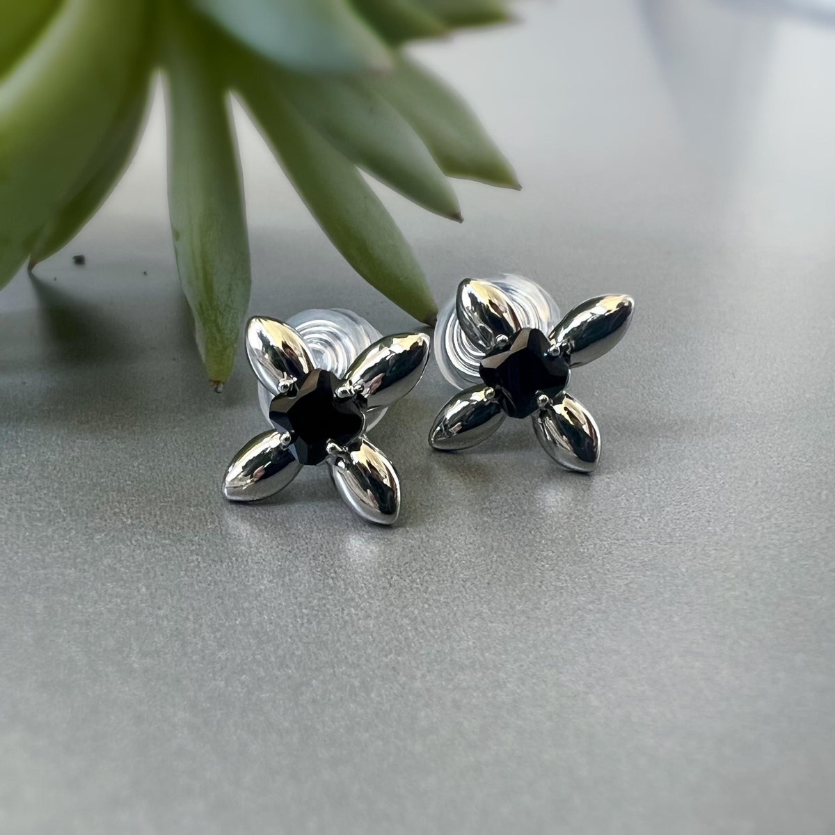 SANS DOULEUR ! Boucles d'oreilles CLIPS U spirale Fleur Croix Argent Zircon carré noirs. Clips d'oreilles confortable Boucles Délicates