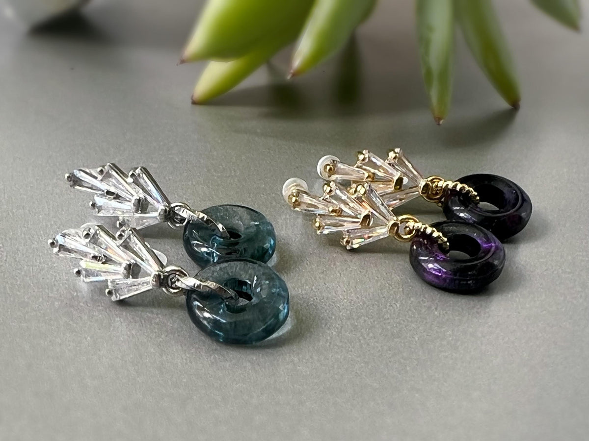 Boucles d'oreilles Clips INVISIBLES pendantes Feuille Zircon Or/ Argent, Petit cercle Donut en verre violet foncé. Clips confortable