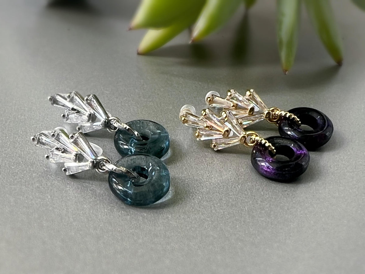 Boucles d'oreilles Clips INVISIBLES pendantes Feuille Zircon Or/ Argent, Petit cercle Donut en verre violet foncé. Clips confortable