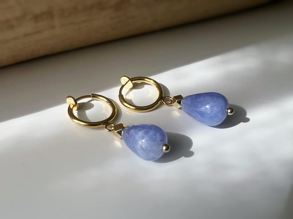 Boucles d'oreille CLIPS pendants anneaux Créoles doré avec Perle goutte d'eau Calcédoine bleu. Bijoux quotidien Anneaux 1.3cm