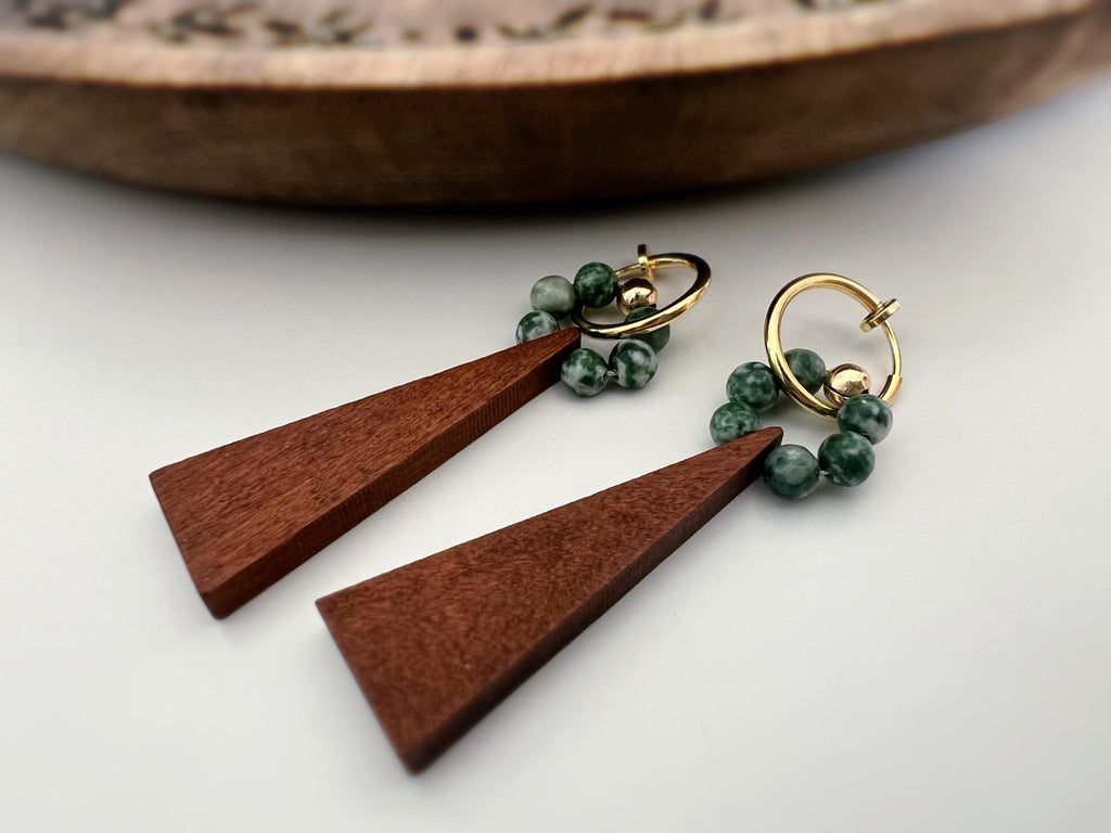 2 EN 1 Créoles Clips 15mm OR Cercle perles pierre naturelle verte Pendentif triangle en bois marron . Clips de l'hiver pour tenues chaudes.