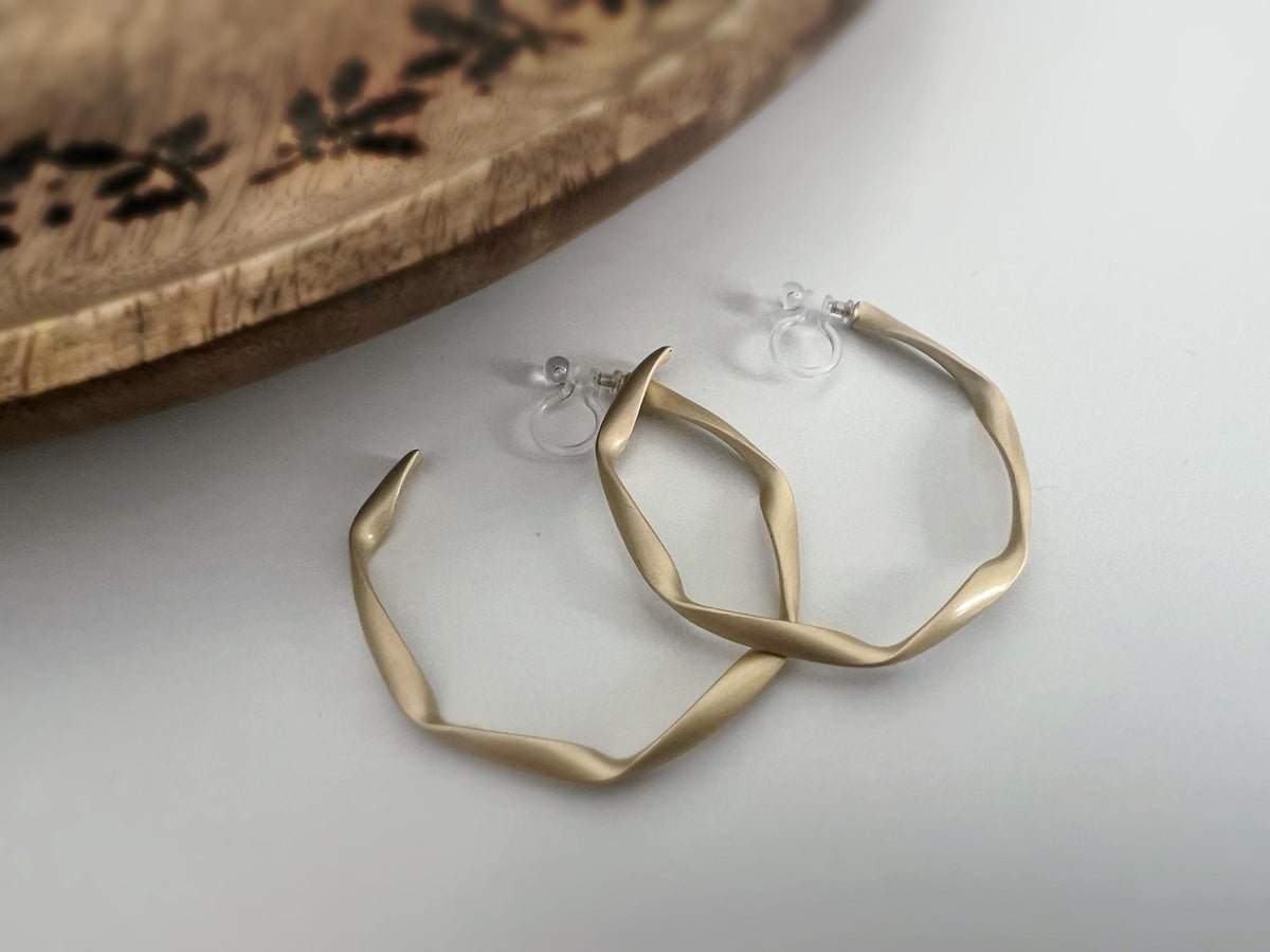 Anneaux Créoles Torsadé 40mm Clips Invisibles, CLIPS d'oreille Créoles Couleur Argent Mat/ Or Mat. oreilles non percées, Anneaux Créoles.