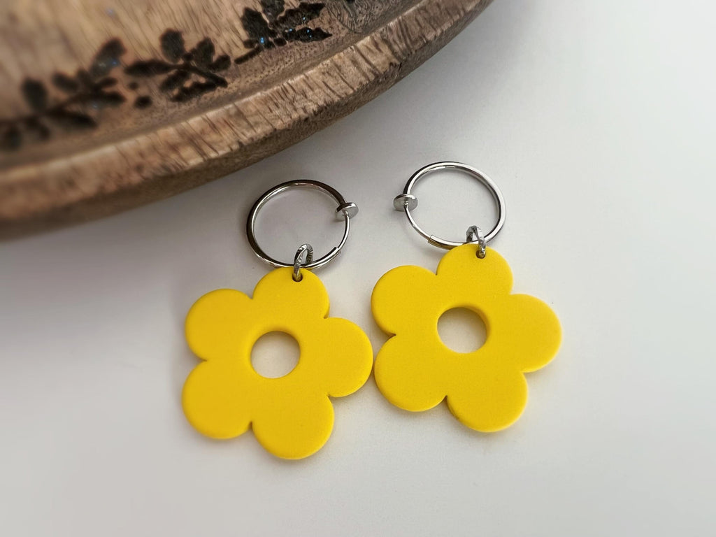 Sweet. 2 en 1 Clips Créole 18mm argent avec grande fleurs jaune fluo Boucles d'oreilles clips créole anneaux