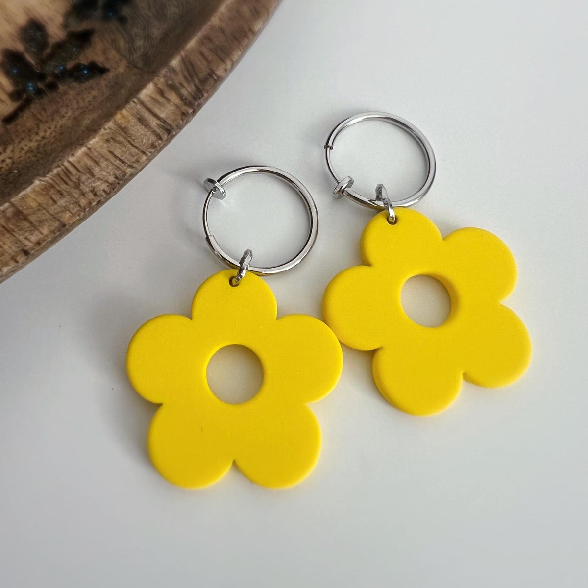 Sweet. 2 en 1 Clips Créole 18mm argent avec grande fleurs jaune fluo Boucles d'oreilles clips créole anneaux