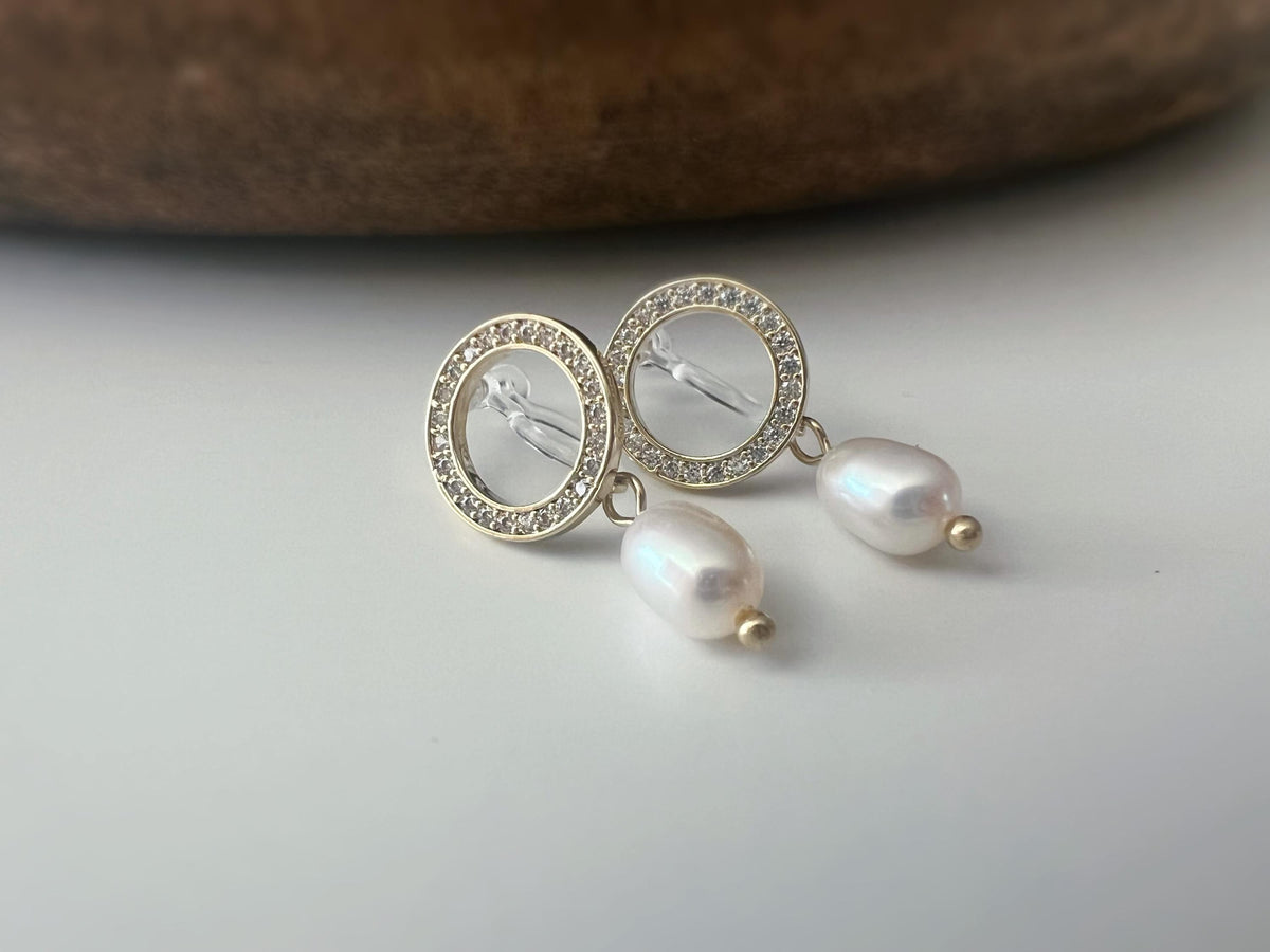Clips d'oreilles Cercles Zircon Perle d'eau douce naturelle blanche Couleur Or/ Argent. CLIPS Invisible pendantes confortable.