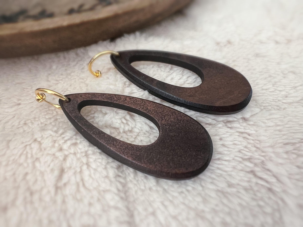 2 EN 1 Clips d’oreilles Créoles 15mm Or/Argent, Ovales en bois, design ajouré, légères et élégantes. Idéal pour un style naturel et chic.