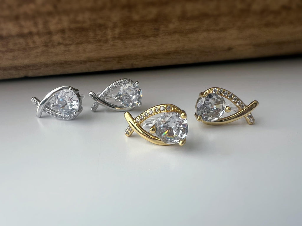 Boucles d'oreilles Clips INVISIBLES or en forme de poisson, Triangle mini et grande Zircon rond. Clips d'oreilles Confortables Prêt à offrir