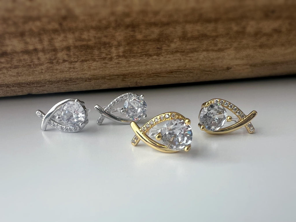 Boucles d'oreilles Clips INVISIBLES or en forme de poisson, Triangle mini et grande Zircon rond. Clips d'oreilles Confortables Prêt à offrir