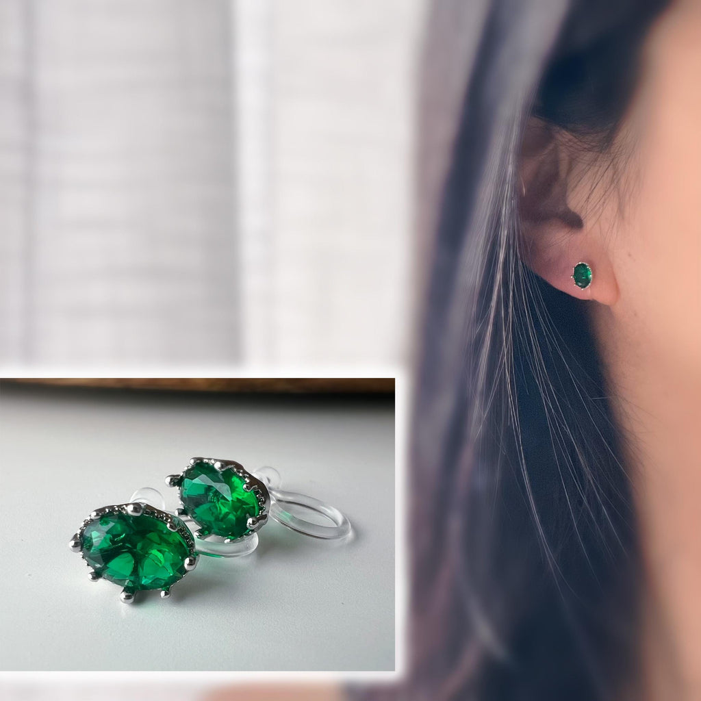 Boucles d'oreilles clips pierres vert émeraude scintillantes serties dans un cadre argenté raffiné Idéales pour une touche de sophistication