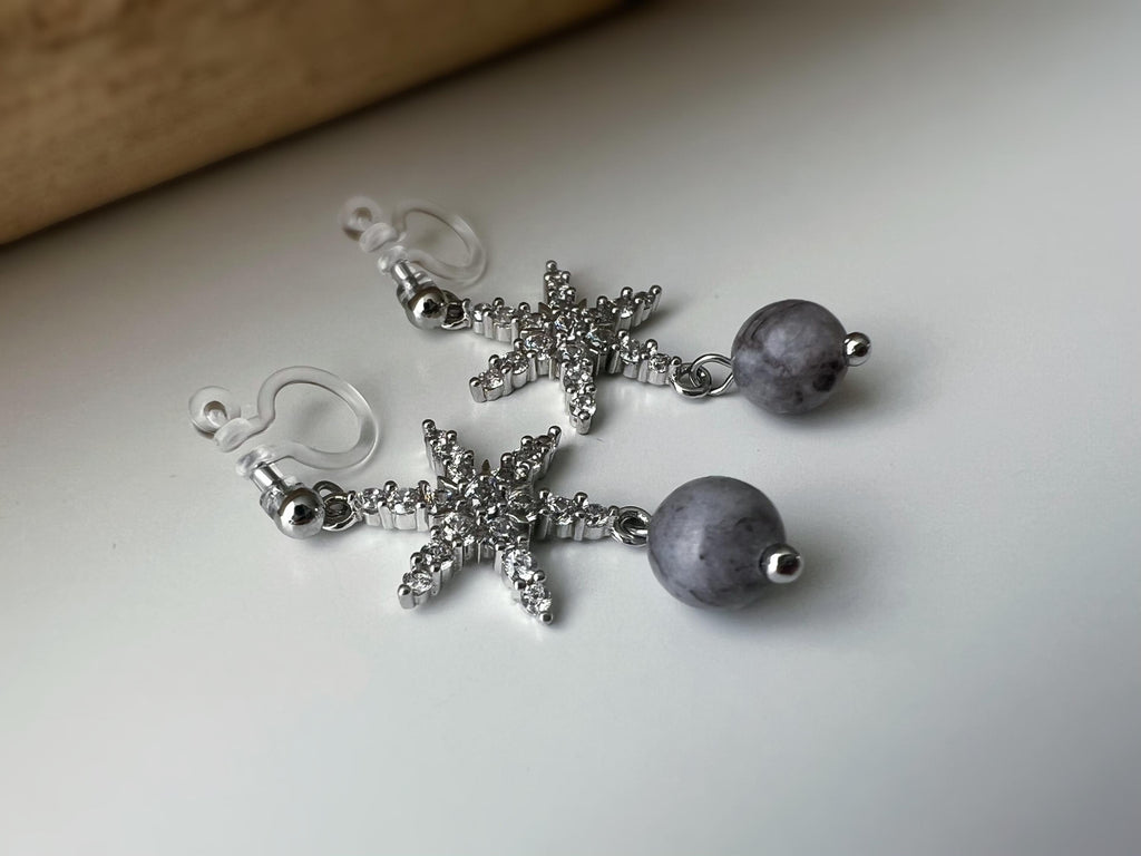 Boucles d'oreilles clip Flocon De Neige ornées strass argenté, perle en pierre naturelle suspendue. Élégante raffinée oreilles non percées
