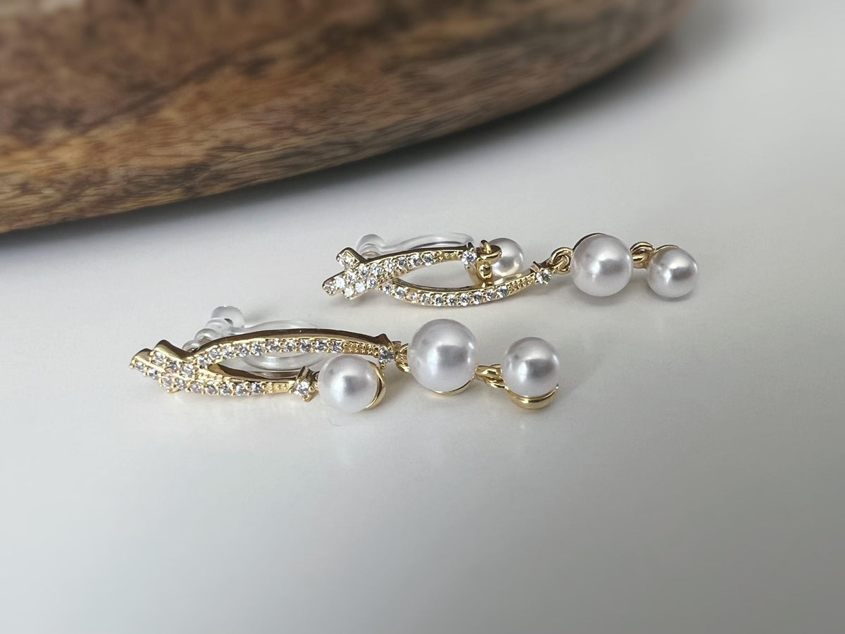 Boucles d'oreilles clip or perles blanche strass élégantes et raffinées, parfaites pour les occasions spéciales ou un look chic au quotidien