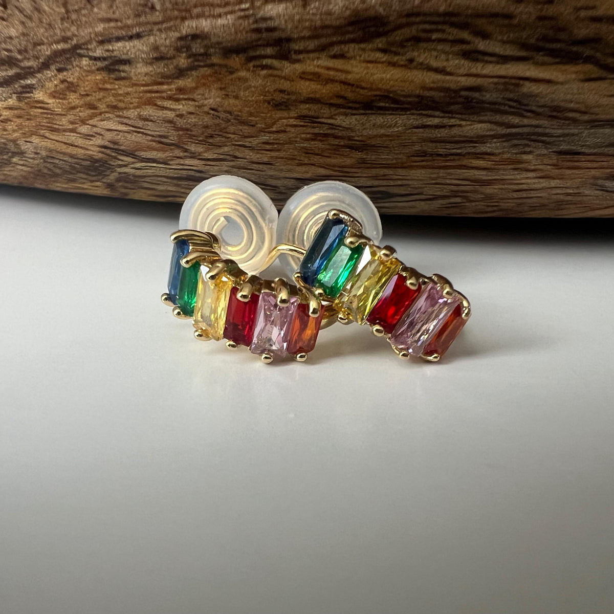 SANS DOULEUR ! Boucles d'oreilles CLIPS U spirale Cercle Mini Zircon rectangle coloré arc-en-ciel plaqué d'Or. Clips d'oreilles confortable.