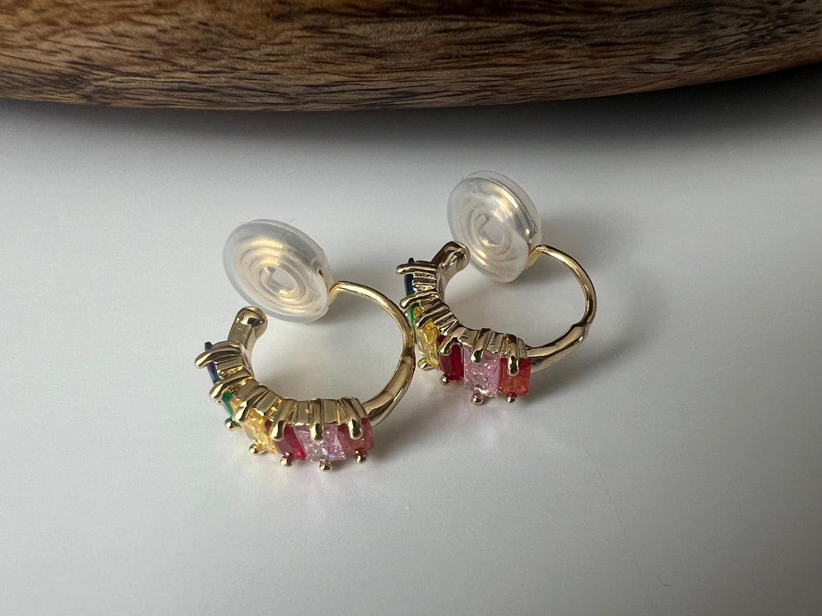 SANS DOULEUR ! Boucles d'oreilles CLIPS U spirale Cercle Mini Zircon rectangle coloré arc-en-ciel plaqué d'Or. Clips d'oreilles confortable.