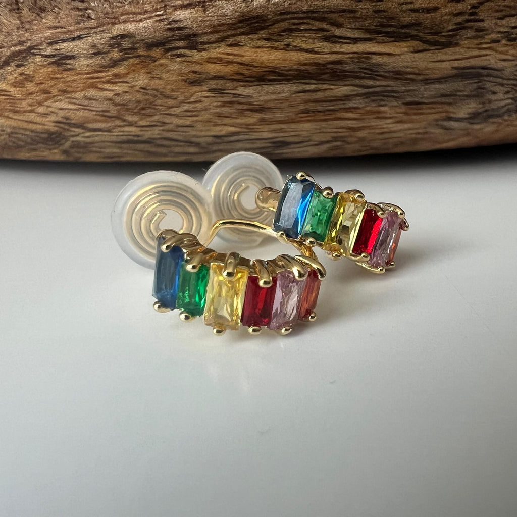 SANS DOULEUR ! Boucles d'oreilles CLIPS U spirale Cercle Mini Zircon rectangle coloré arc-en-ciel plaqué d'Or. Clips d'oreilles confortable.