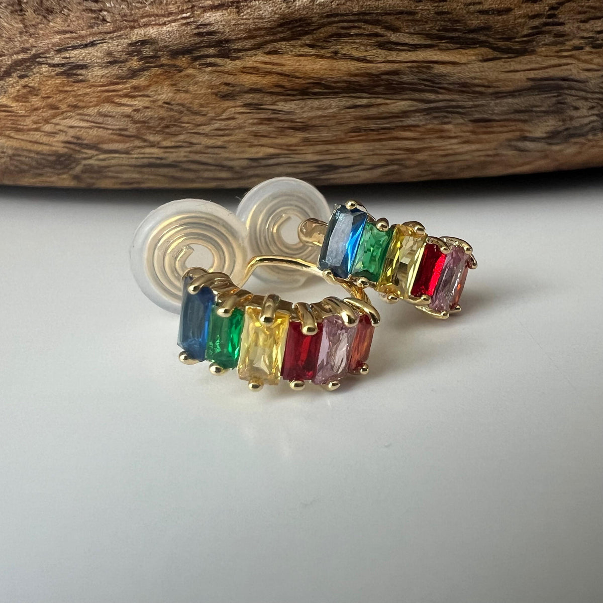 SANS DOULEUR ! Boucles d'oreilles CLIPS U spirale Cercle Mini Zircon rectangle coloré arc-en-ciel plaqué d'Or. Clips d'oreilles confortable.