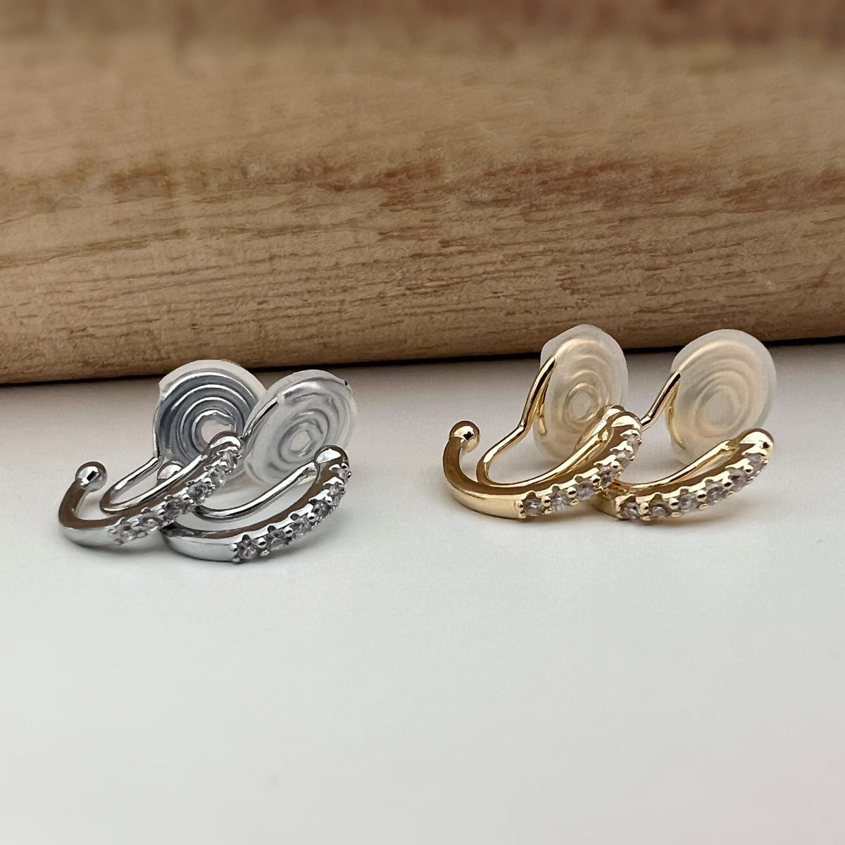 SANS DOULEUR ! Boucles d'oreilles CLIPS U spirale Demi-cercle Mini Pierres Zircon Rond plaqué d'Or. Clips d'oreilles confortable.