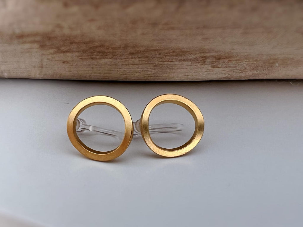 INVISIBLES Clip-on Earrings Matte Gold Color Circle, Comfortable Ear Clips, Minimalist Daily Jewelry.