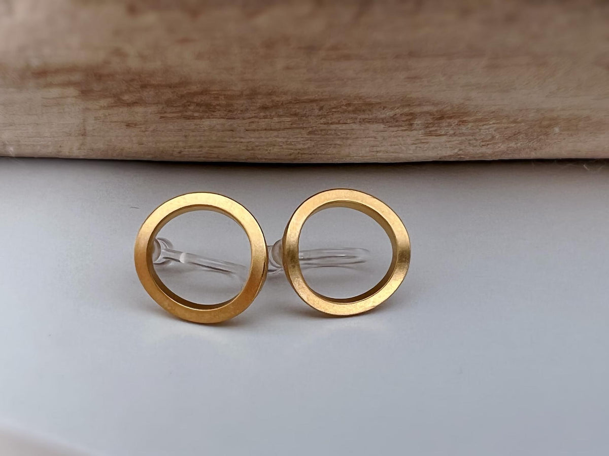 INVISIBLES Clip-on Earrings Matte Gold Color Circle, Comfortable Ear Clips, Minimalist Daily Jewelry.