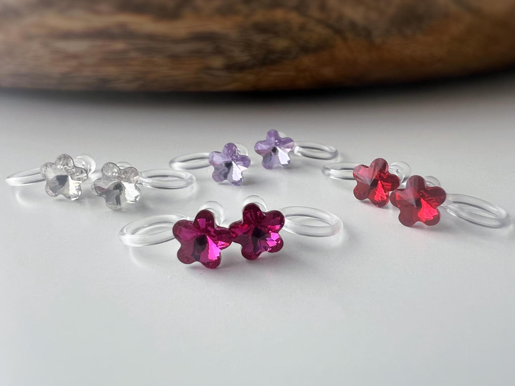 Sweet Mini Fleur Cristaux PureCrystal Boucles d’oreilles clip légères et confortables, idéales pour illuminer vos tenues sans perçage.