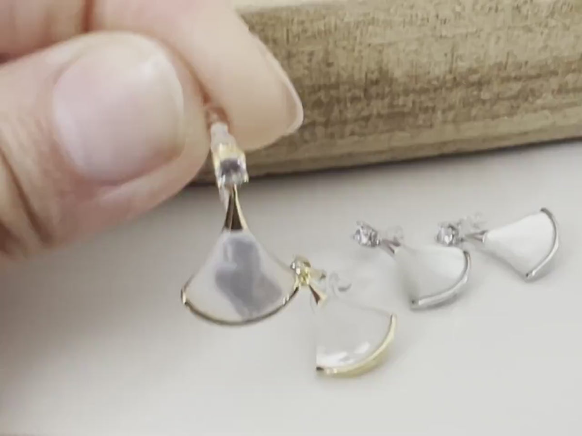 Invisible ear CLIPS Gold / Silver White mother-of-pearl fan shape Small round Zircon. Delicate minimalist earrings